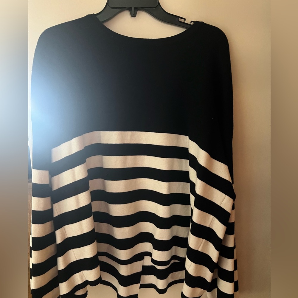 Vince Camuto Black/White Striped Top Large NWOT